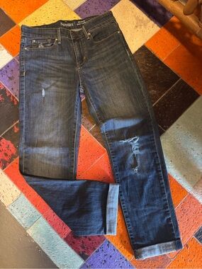 Signature Levi Strauss dark wash distressed women's jeans - Blue